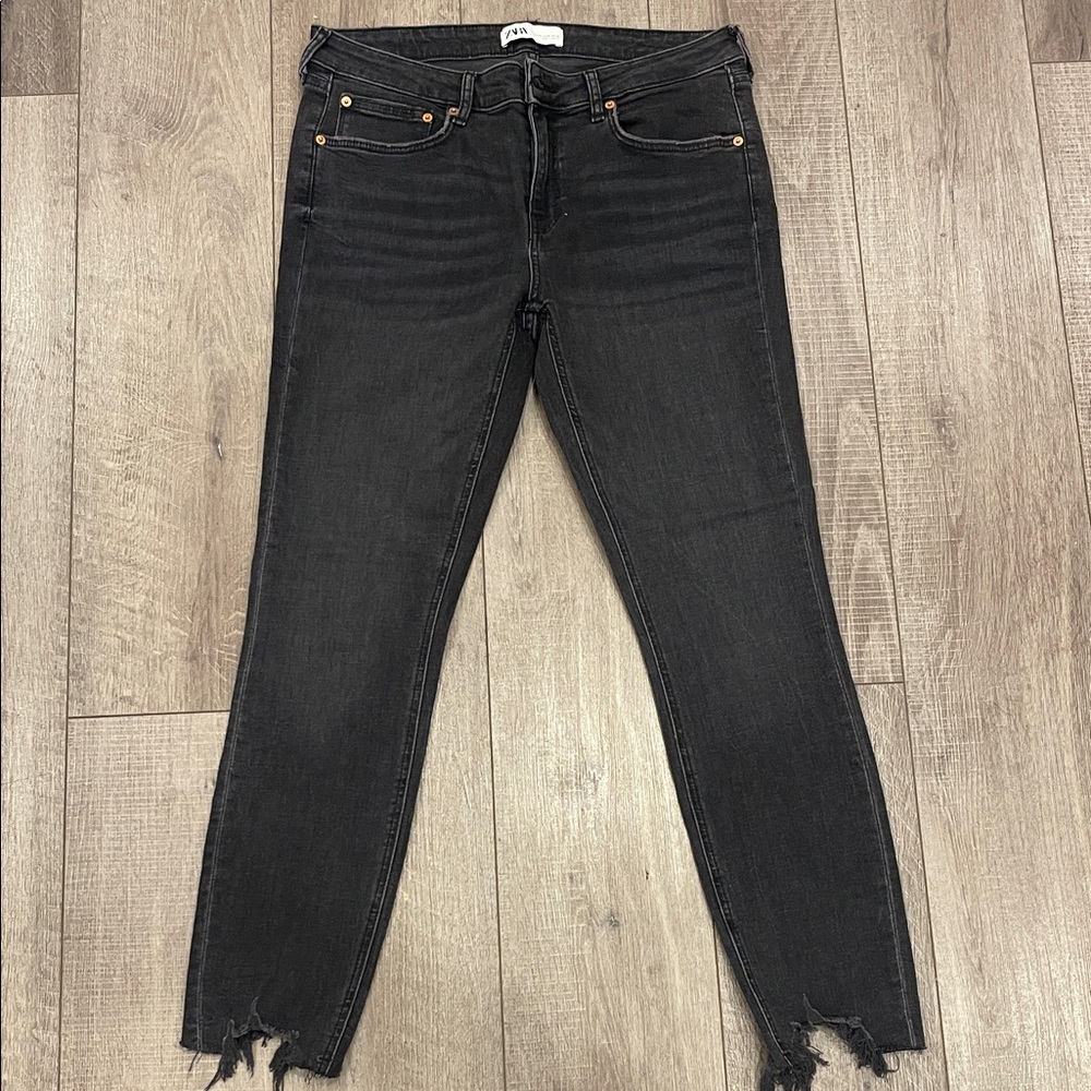 Zara The Skinny In Pearl Black Distressed Shark Bite Hem Women's Jeans Size 10